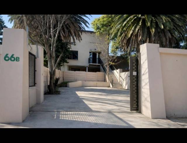 11 BEDROOM TOWNHOUSE FOR SALE IN LAKEFIELD